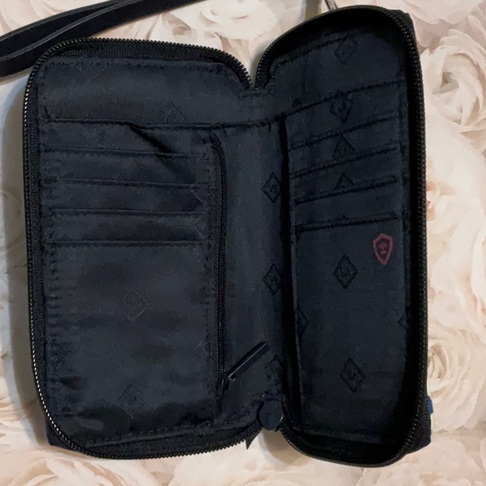 Vera Bradley wristlet - Picture 3 of 3